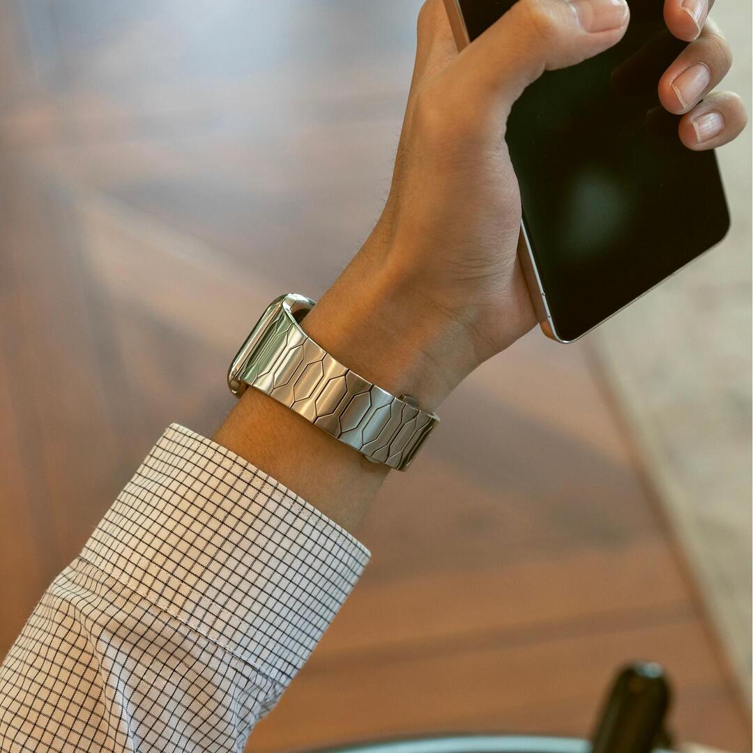 Apple Watch metalrem med diskret luksusstil til formelle lejligheder