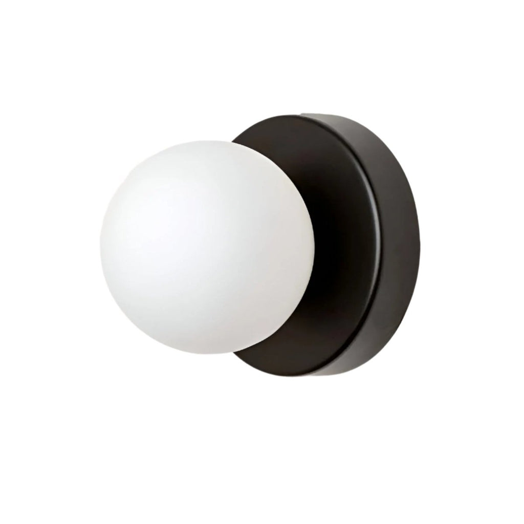 Aplique de pared LED con globo de vidrio nórdico y base metálica minimalista