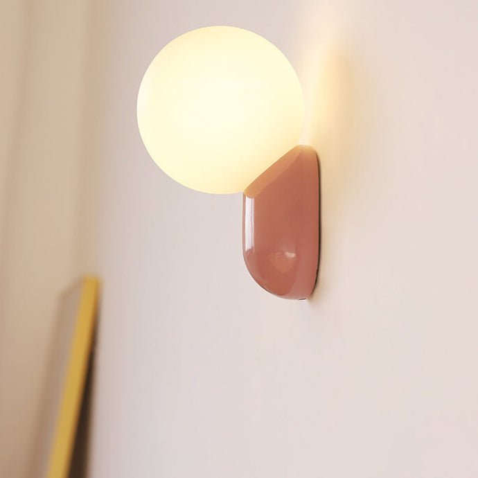 Aplique de pared moderno con globo de vidrio y una luz para iluminación del hogar