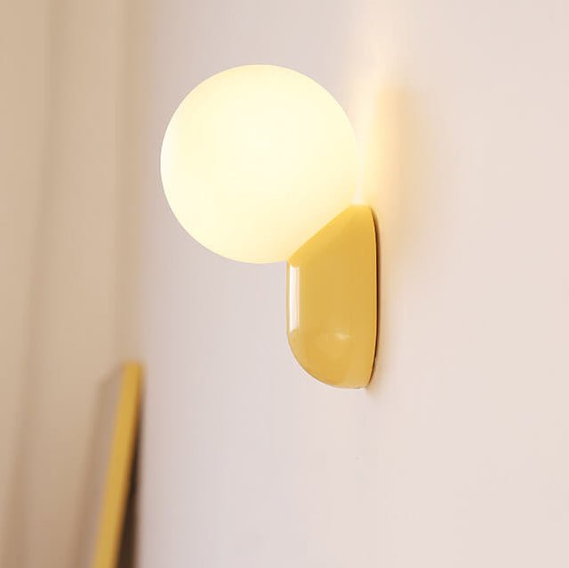 Aplique de pared moderno con globo de vidrio y una luz para iluminación del hogar