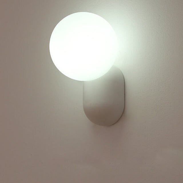 Aplique de pared moderno con globo de vidrio y una luz para iluminación del hogar