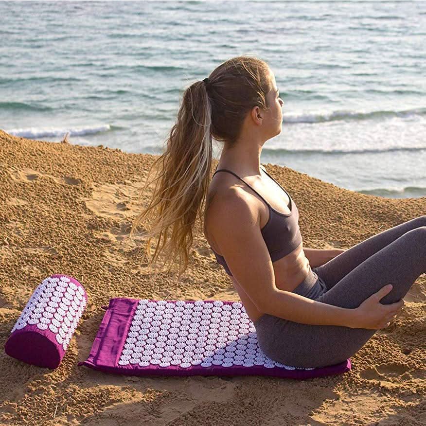 Set Tappetino Yoga e Cuscino CalmFlex per Agopressione e Sollievo Naturale dal Dolore a Casa