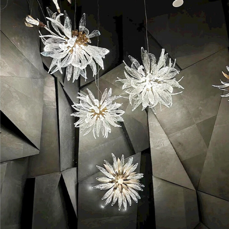 Liora Bloom Solsikke Glass Lysekrone med kobberramme og LED