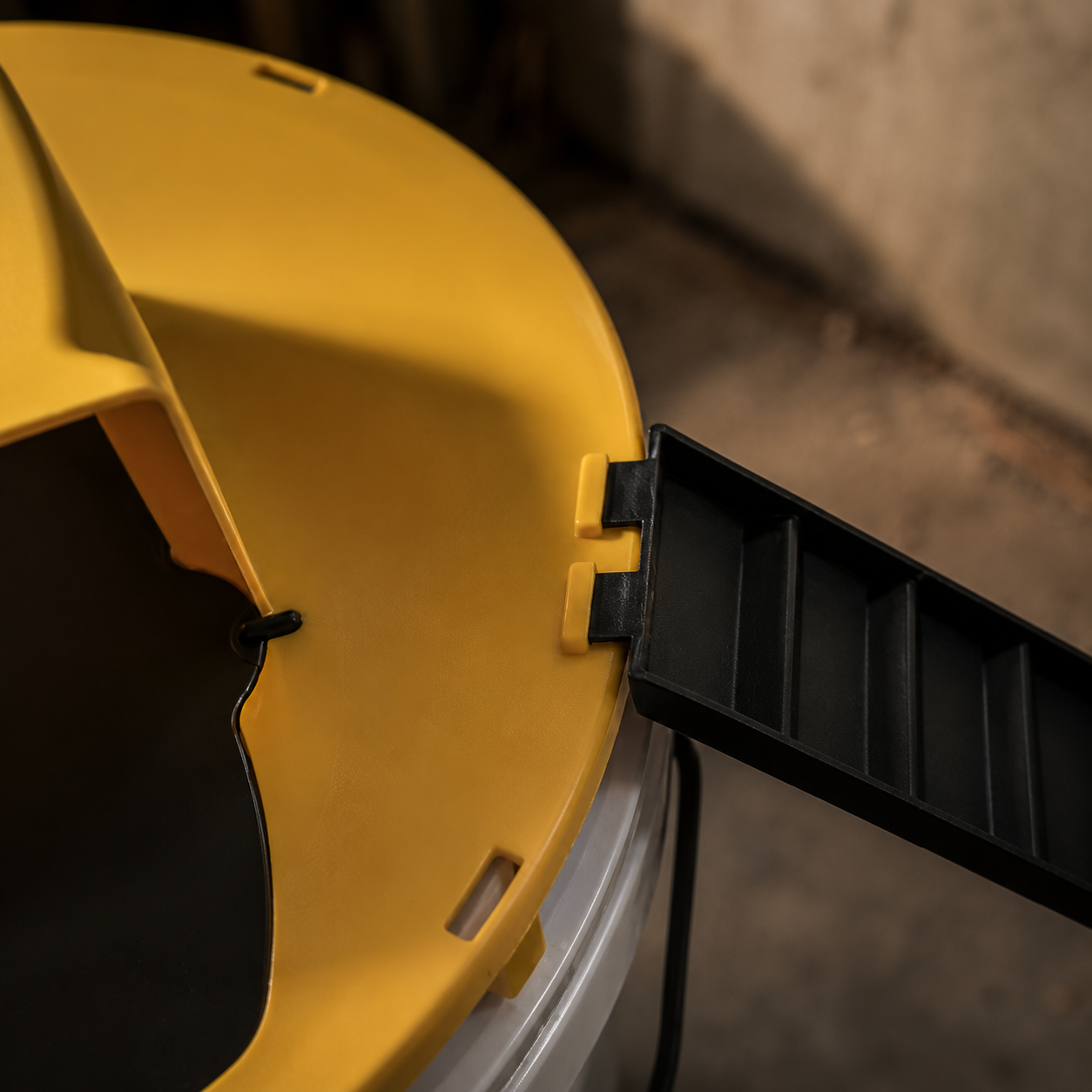 Humane Sliding Bucket Trap For Mice Ideal For Indoor Use