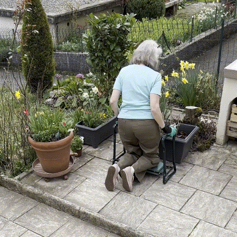 2-in-1 Kniebank mit gepolstertem Sitz und Knieschoner für die Gartenarbeit