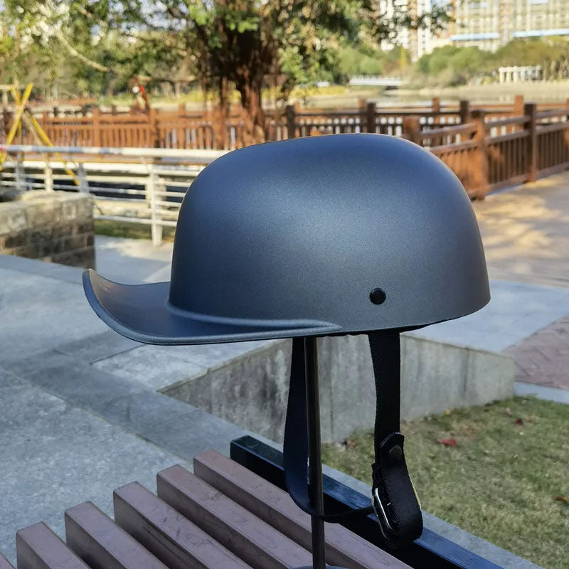 Kask motocyklowy w stylu czapki z daszkiem - zatwierdzony przez DOT