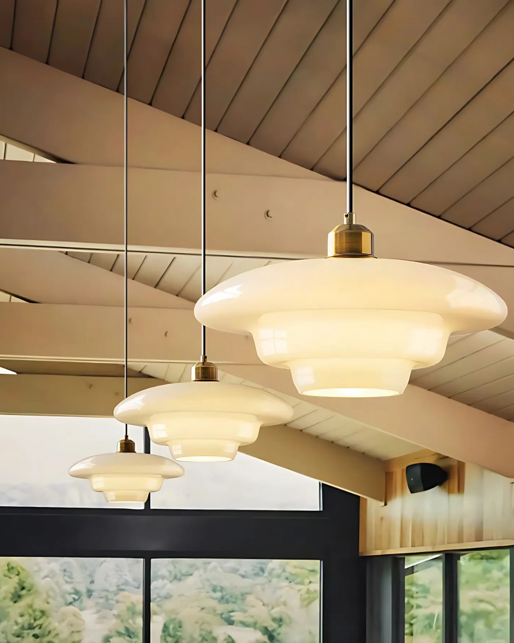 Luselle | Cloud-Shaped Pendant Light in Retro Opal Glass | Orntli