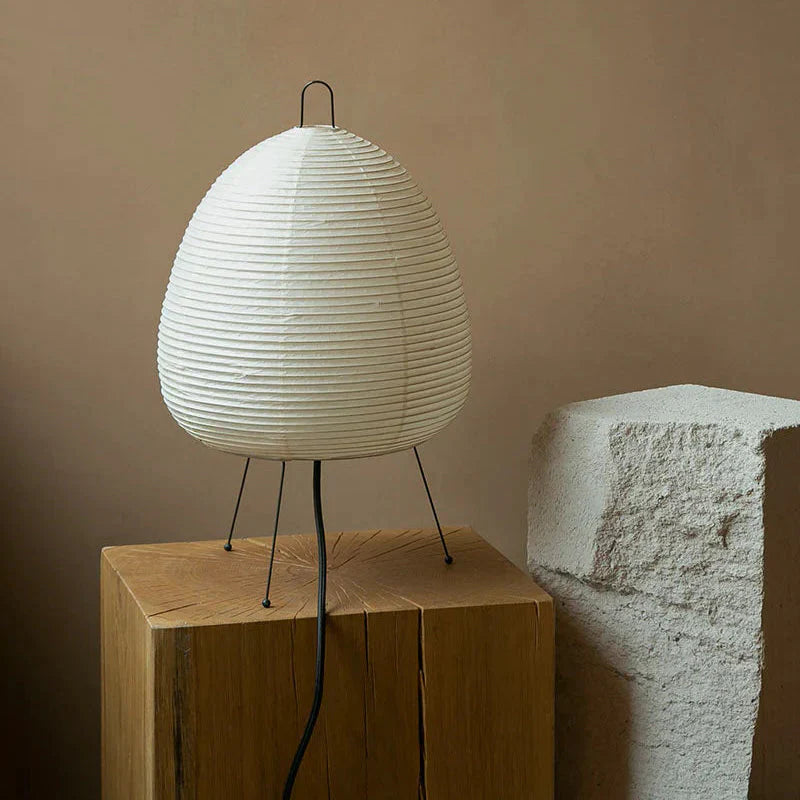 Gulvlampe med rispapirskærm i japansk stil