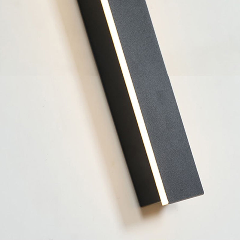 Elara | Linear Outdoor Wall Light | Orntli