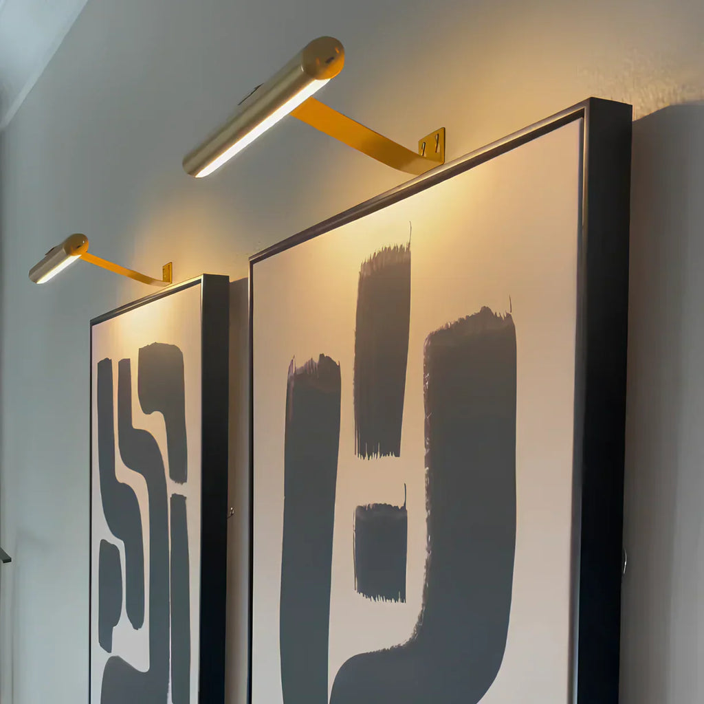 LumaArc trådløs LED vegglampe med roterbart hode for gallerivegger