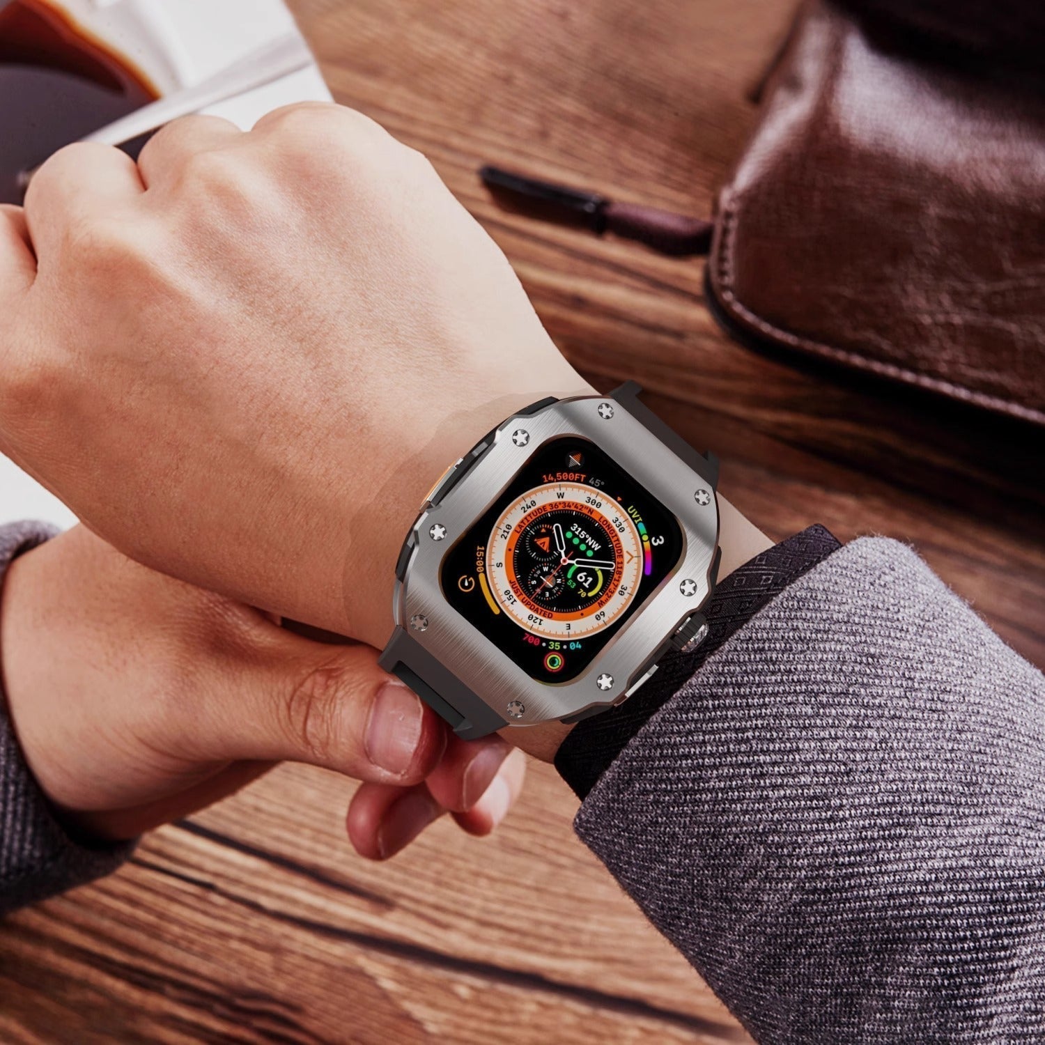 Carcasă cu bandă din fluororubber seria RM Vanguard, realizată din oțel inoxidabil pentru Apple Watch Ultra