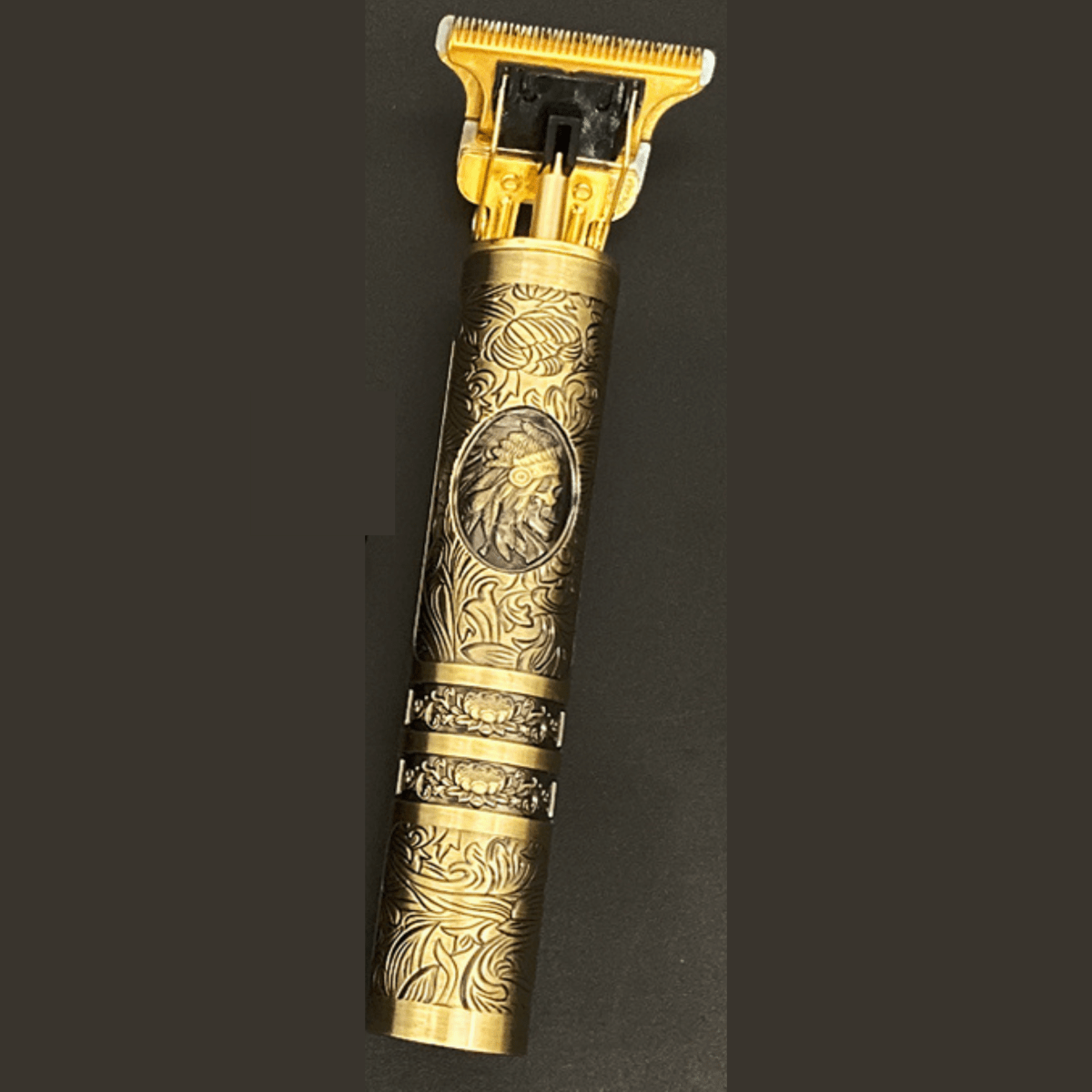 Nova Trim Vintage Barttrimmer für Männer mit wiederaufladbarem Akku und Präzision