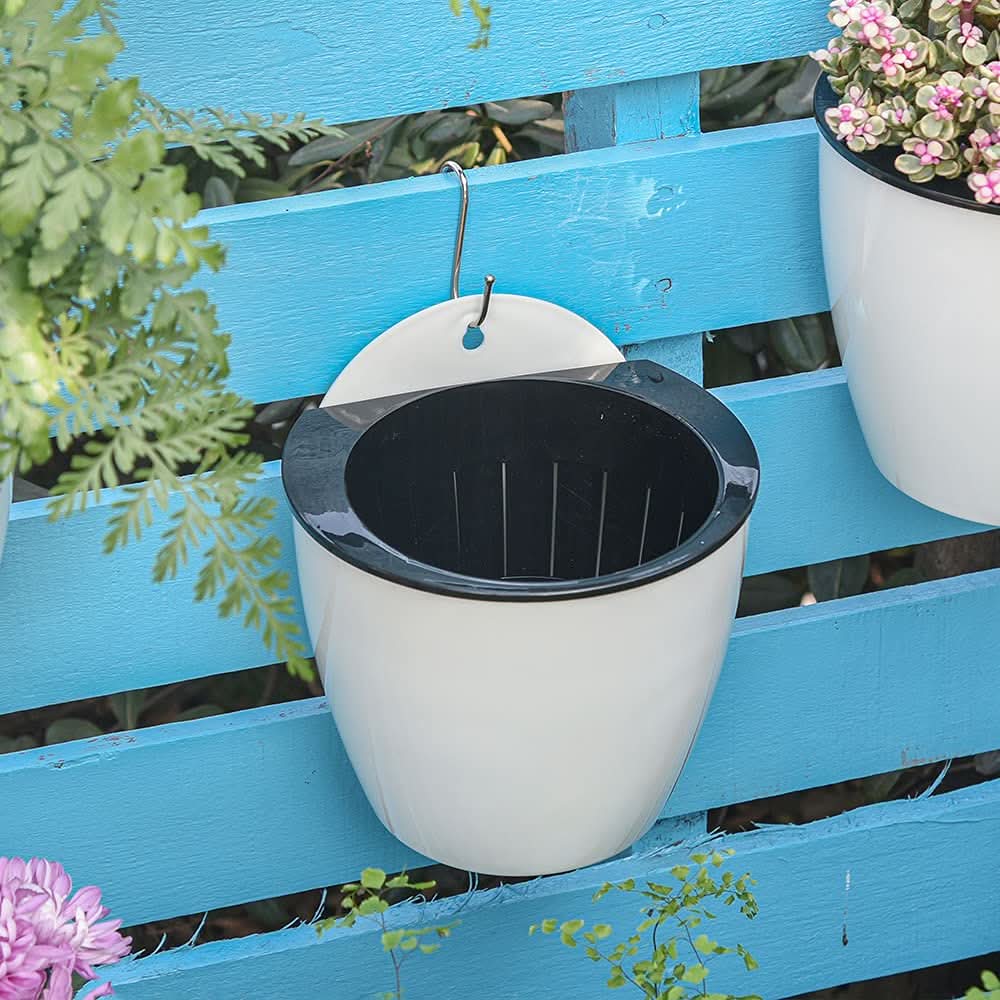 VerdantWall lodret selvvandende blomsterpotte til små rum med nem vedligeholdelse