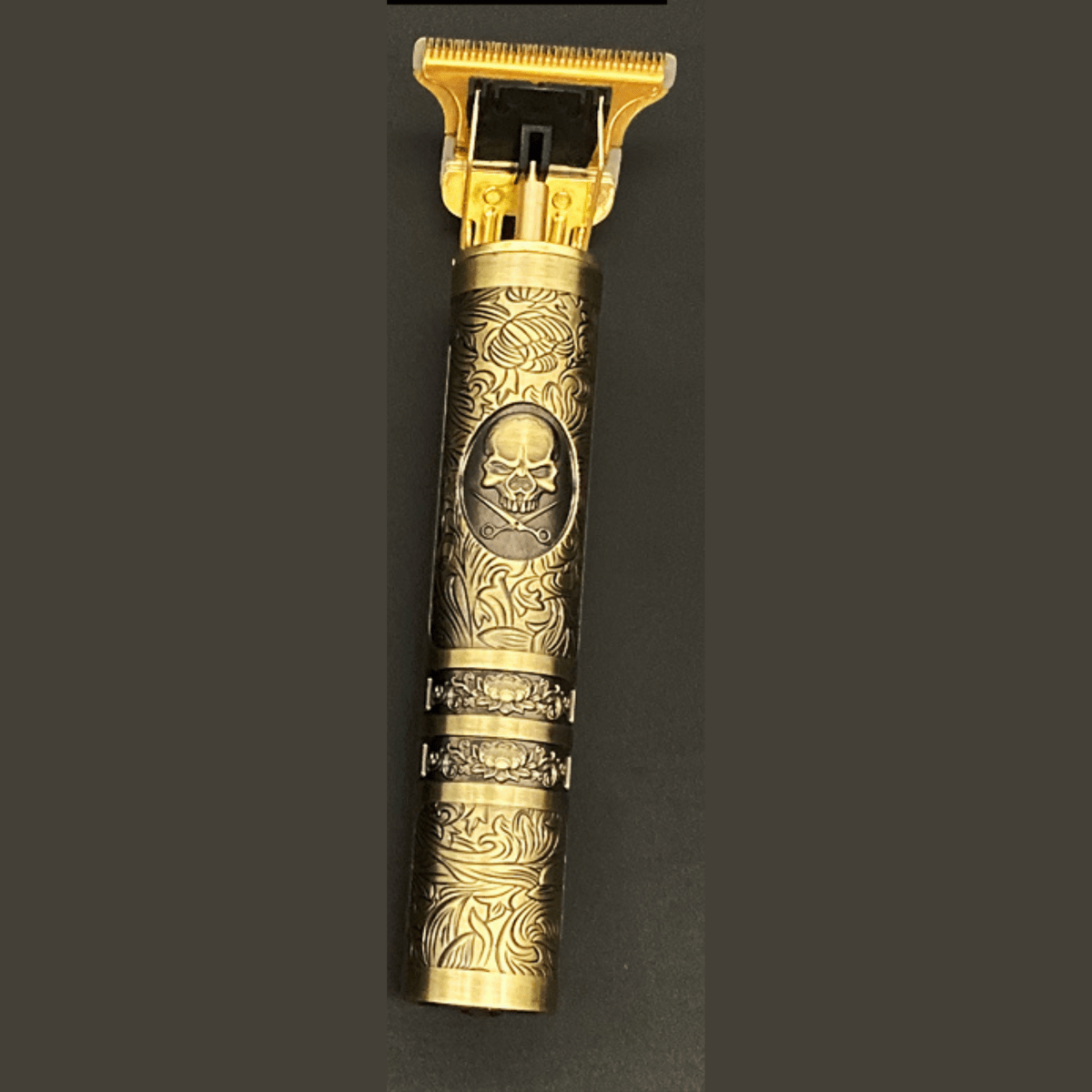 Nova Trim Vintage Barttrimmer für Männer mit wiederaufladbarem Akku und Präzision