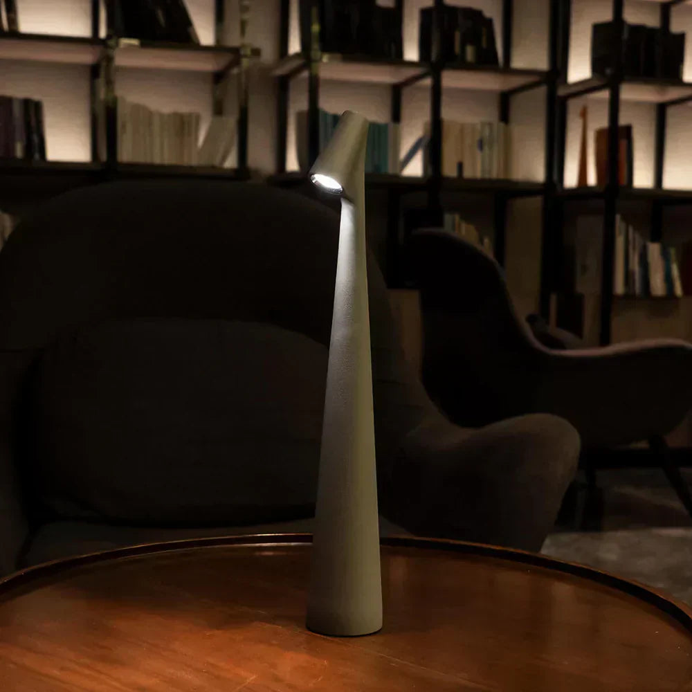 Nordisk sladdlös LED-bordslampa för läsning och matbordet