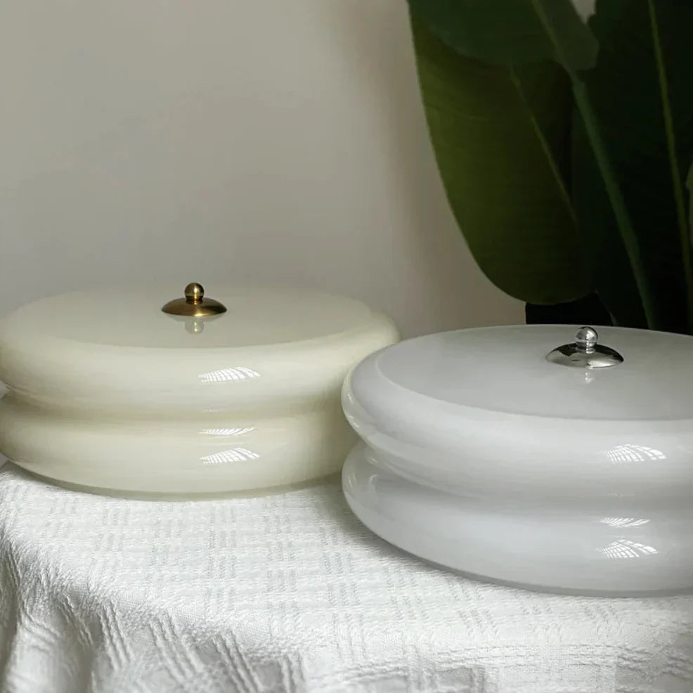 Elegantní stropní svítidlo s krémovým skleněným stínidlem pro domácnost