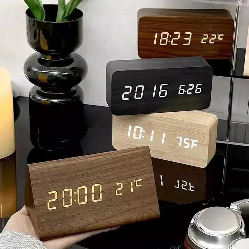 ForestGlow LED Alarm Saati Dijital ve Şık Doğal Ahşap Tasarım