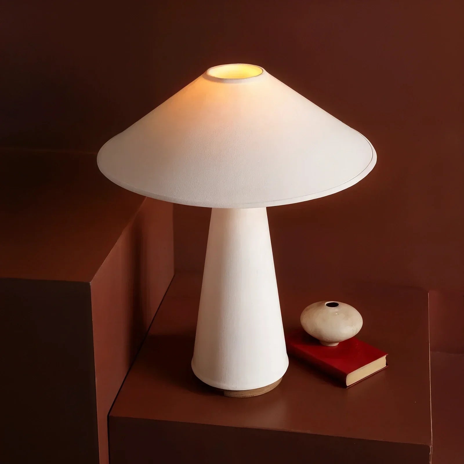 NovaBright LED Tischlampe für moderne Räume und Wohnbereiche