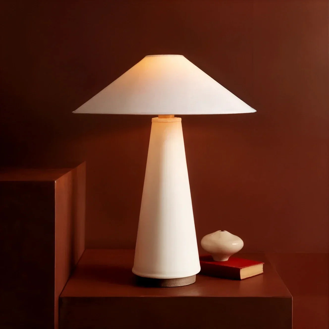 NovaBright LED Tischlampe für moderne Räume und Wohnbereiche