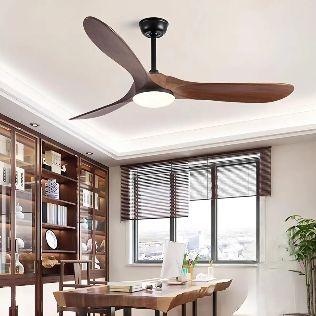 Nordischer Deckenventilator aus Massivholz mit Licht - Orntli