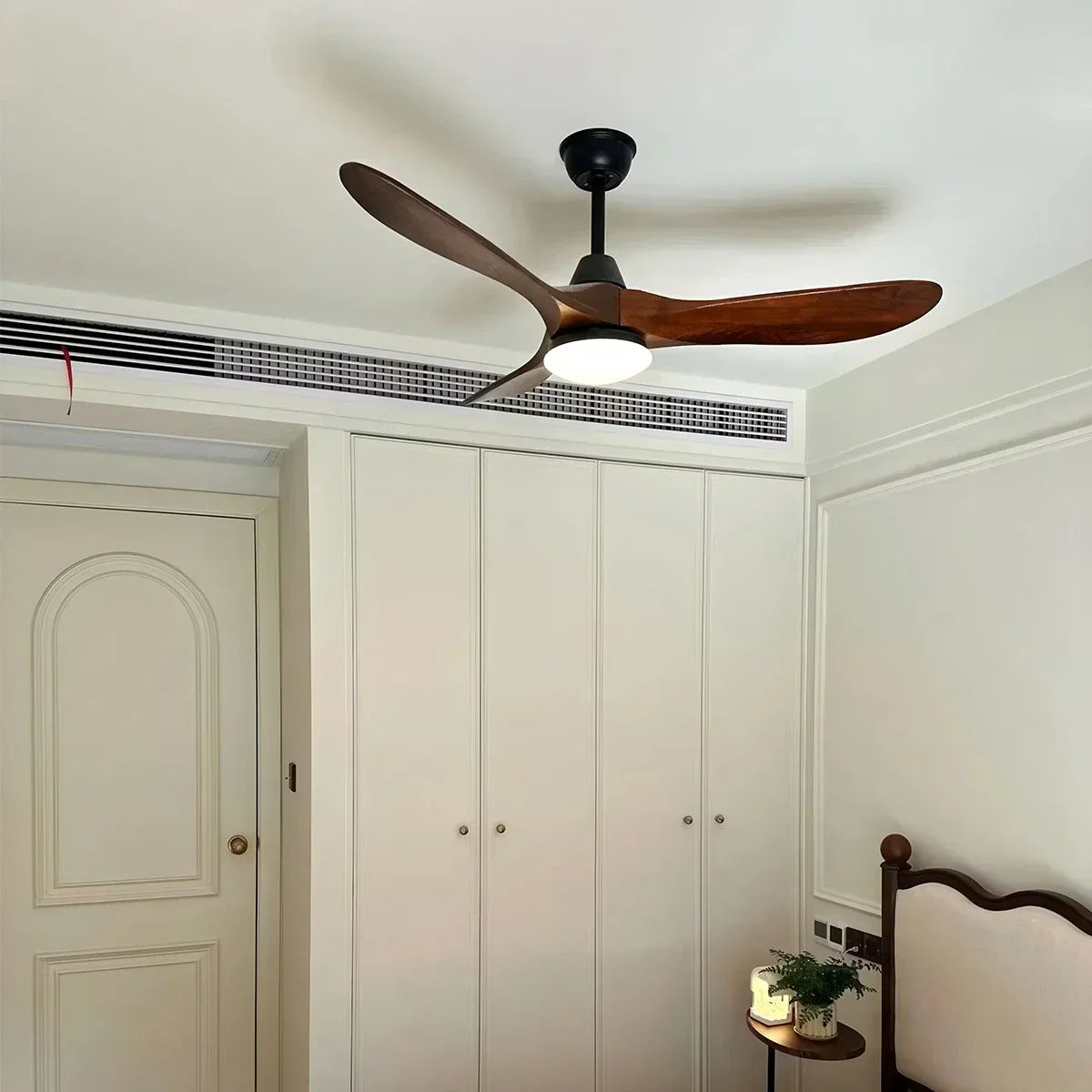 Nordischer Deckenventilator aus Massivholz mit Licht - Orntli