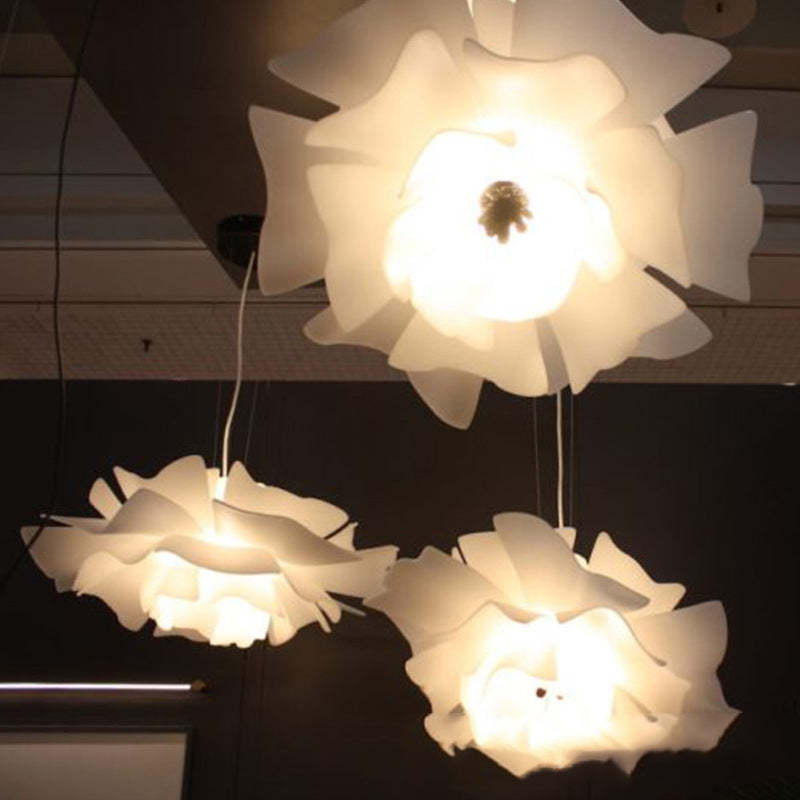Lampa wisząca Liora Bloom z metalu i akrylu, kwiatowy wzór