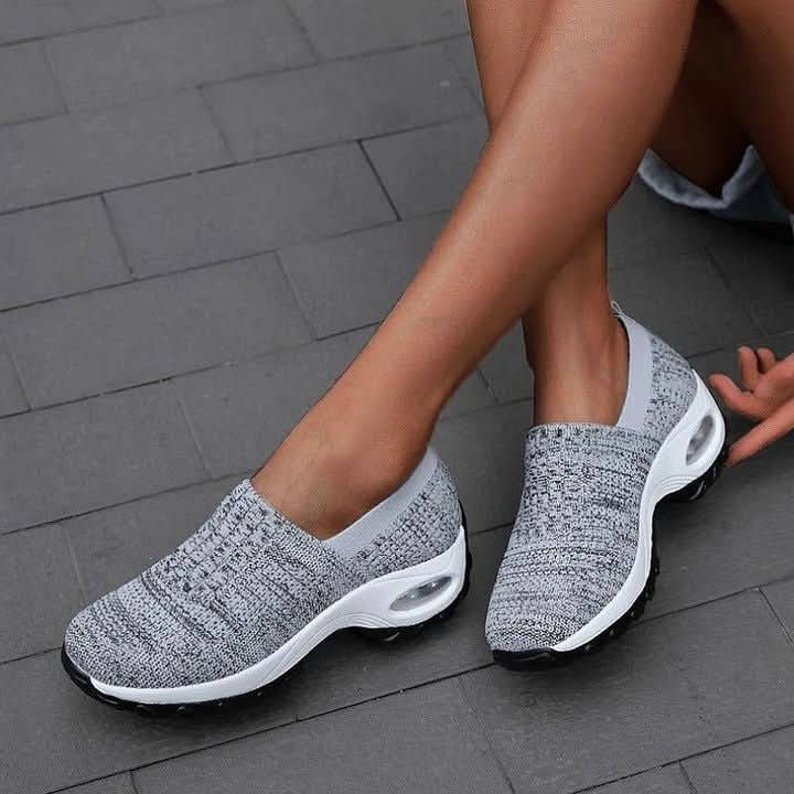 NovaStride Slipper für Damen mit gepolstertem Komfort und atmungsaktivem Halt