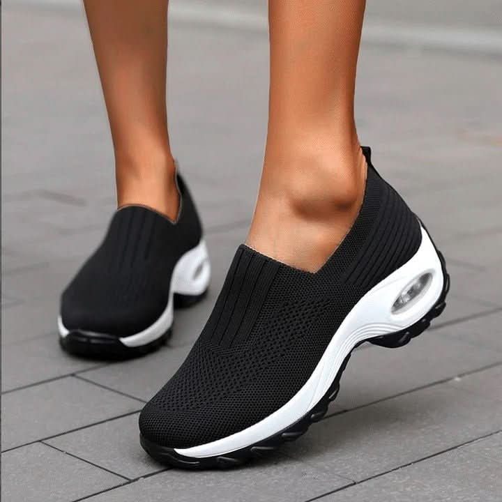 NovaStride Slipper für Damen mit gepolstertem Komfort und atmungsaktivem Halt