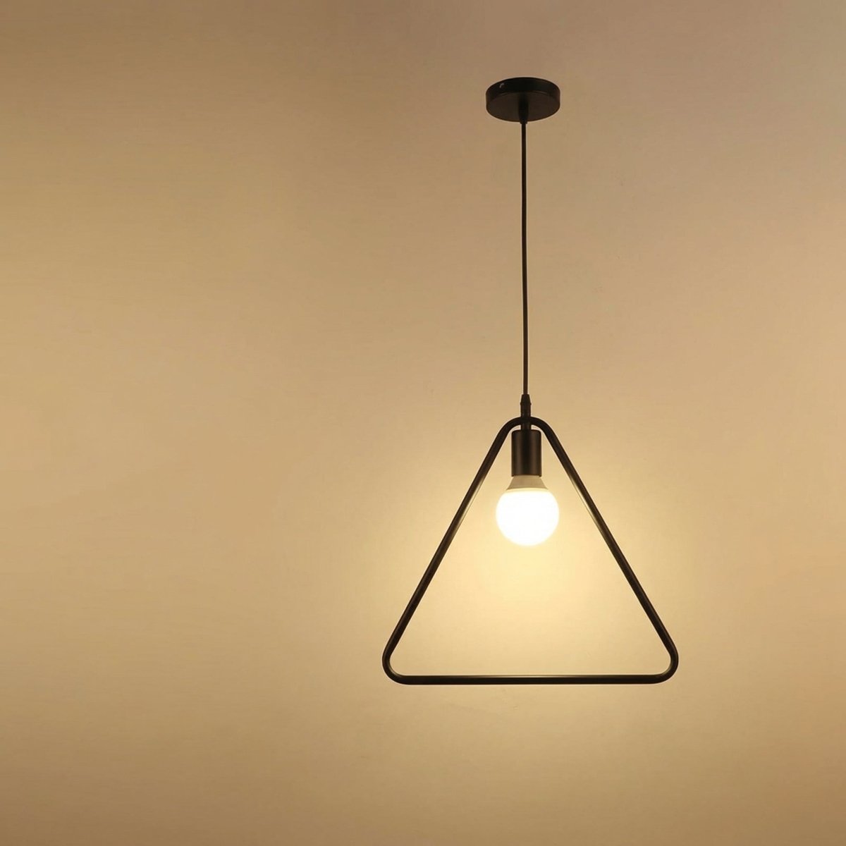 Geometryczna czarna metalowa lampa wisząca z trójkątną ramą 12 cali