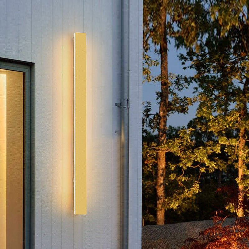 ضوء حائط LED مقاوم للماء AurionGlow ذهبي للخارجية