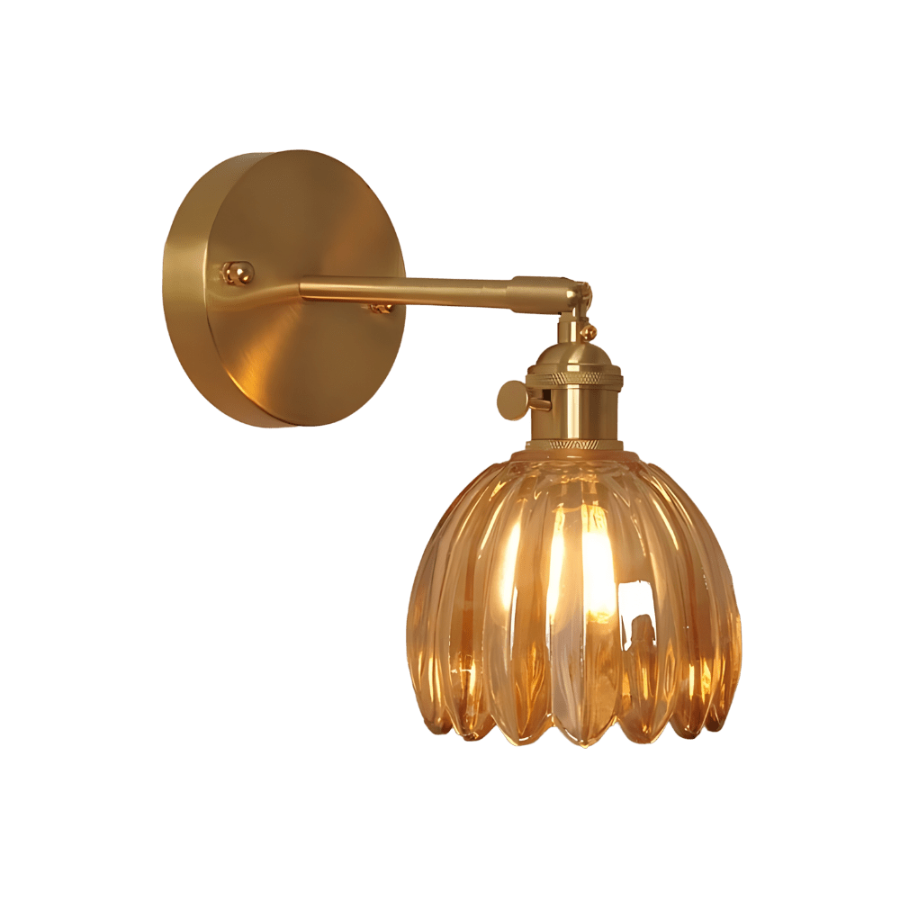 Wandleuchte mit einer Birne, Messing-Finish und Tulpen-Glas