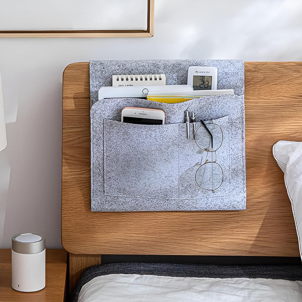 CozyNest stilfull filt nattbordorganisator med kabelåpning for soverom