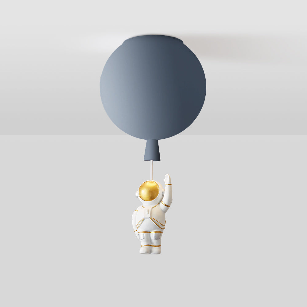 Taklampe med astronautdetaljer | Myk måneinspirert glød