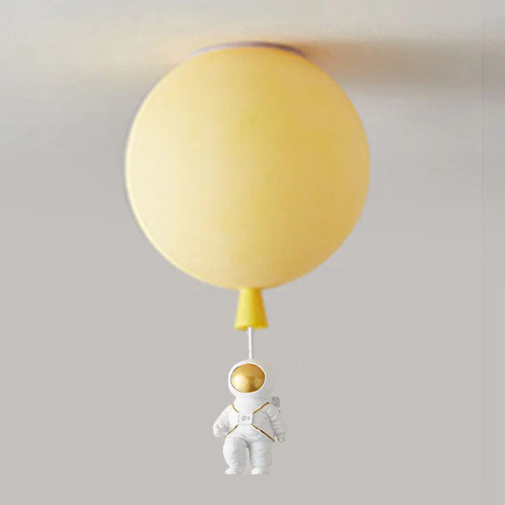 Taklampe med astronautdetaljer | Myk måneinspirert glød
