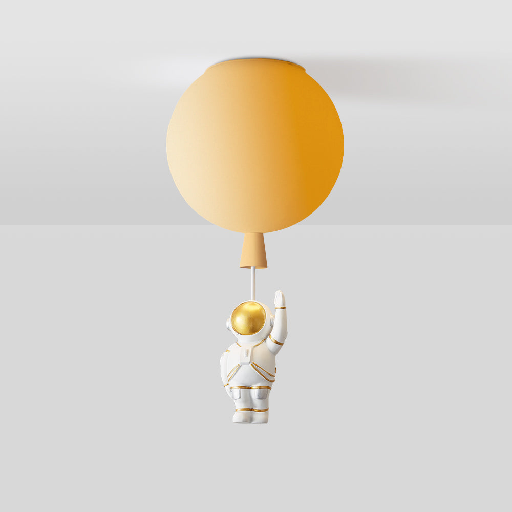 Taklampe med astronautdetaljer | Myk måneinspirert glød