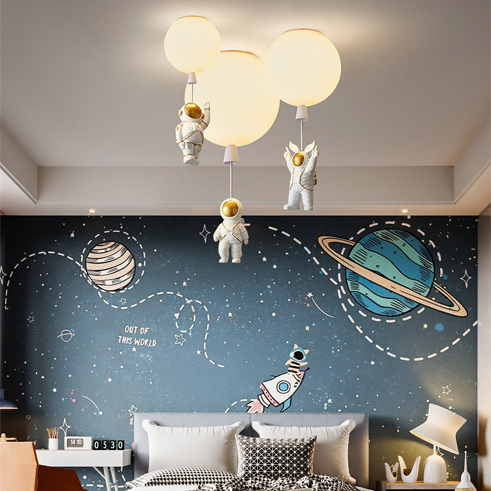 Taklampe med astronautdetaljer | Myk måneinspirert glød