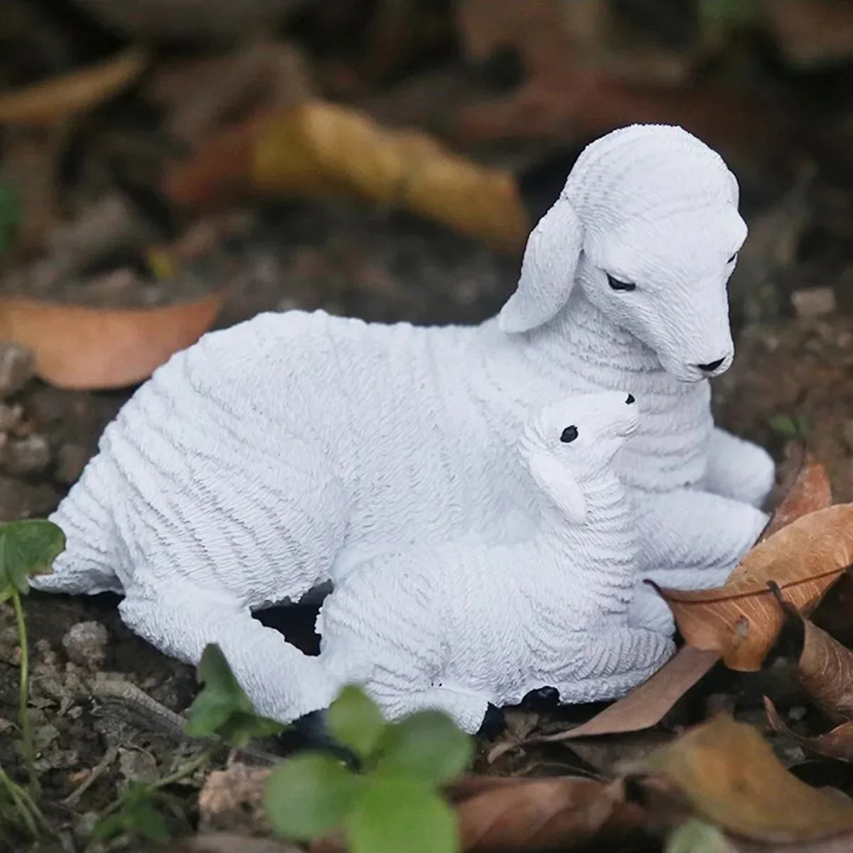 Charmerende miniature fårefigur til havepotter og udendørs dekoration