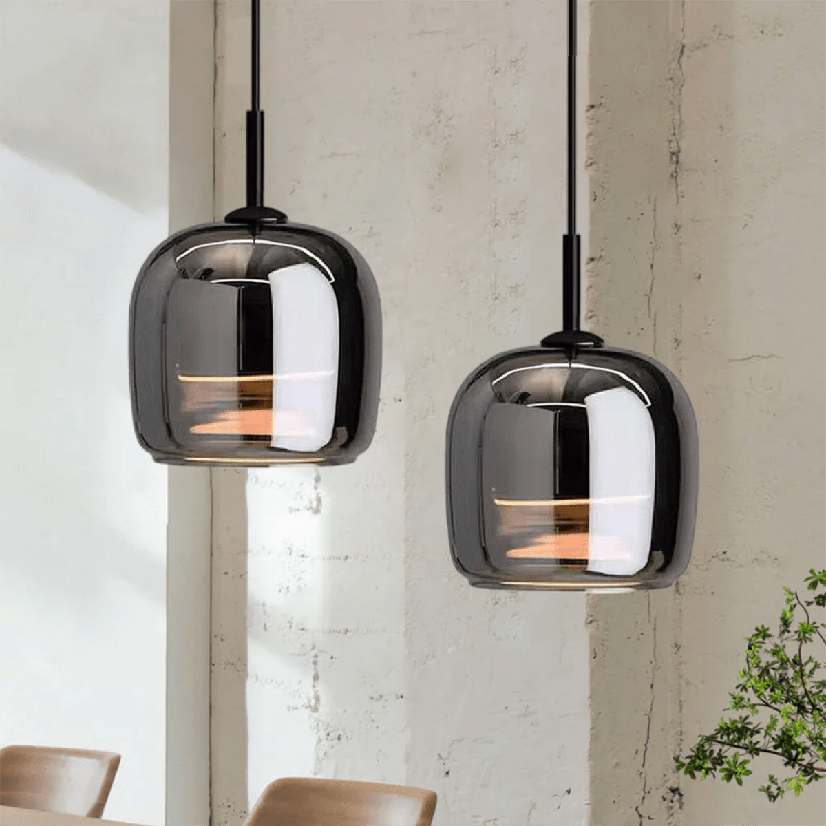 Elegante Pendelleuchte mit schwarzem Glasschirm, 12 Zoll Durchmesser