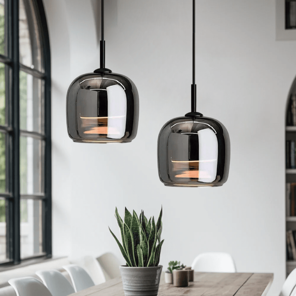 Elegante Pendelleuchte mit schwarzem Glasschirm, 12 Zoll Durchmesser