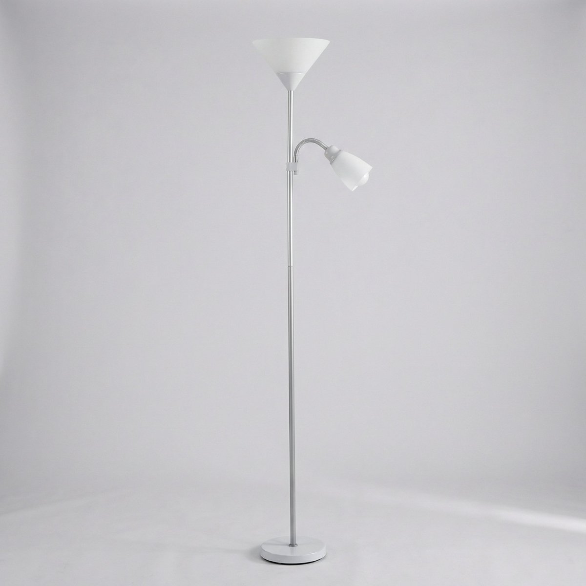 Lampada da terra moderna in metallo a doppia testa con altezza regolabile