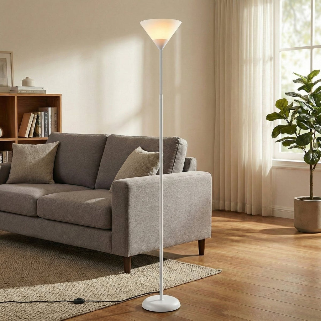 Moderne Stehlampe aus Metall mit verstellbarer Helligkeit