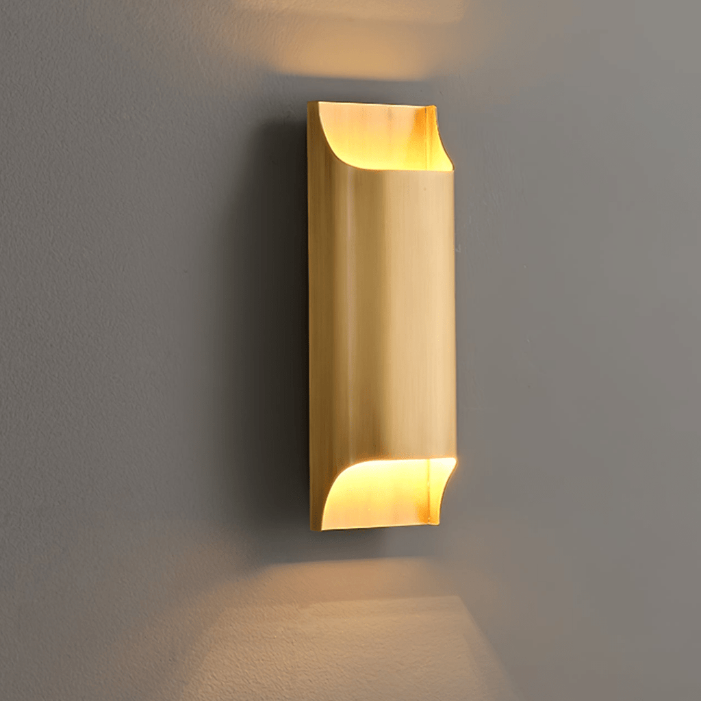 Messing-Wandleuchte mit sanftem LED-Bogen für Flure und Wohnzimmer