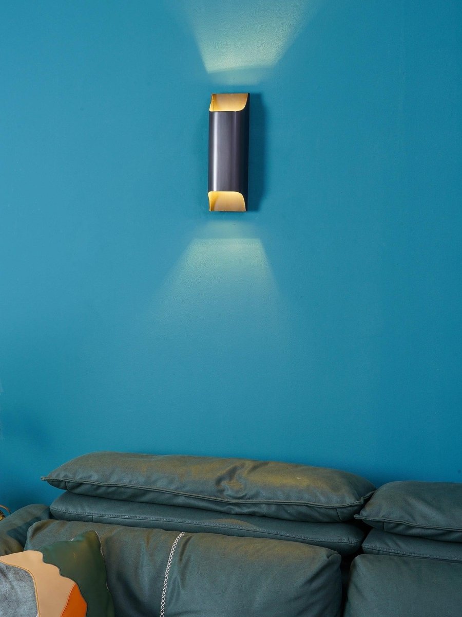 Messing-Wandleuchte mit sanftem LED-Bogen für Flure und Wohnzimmer