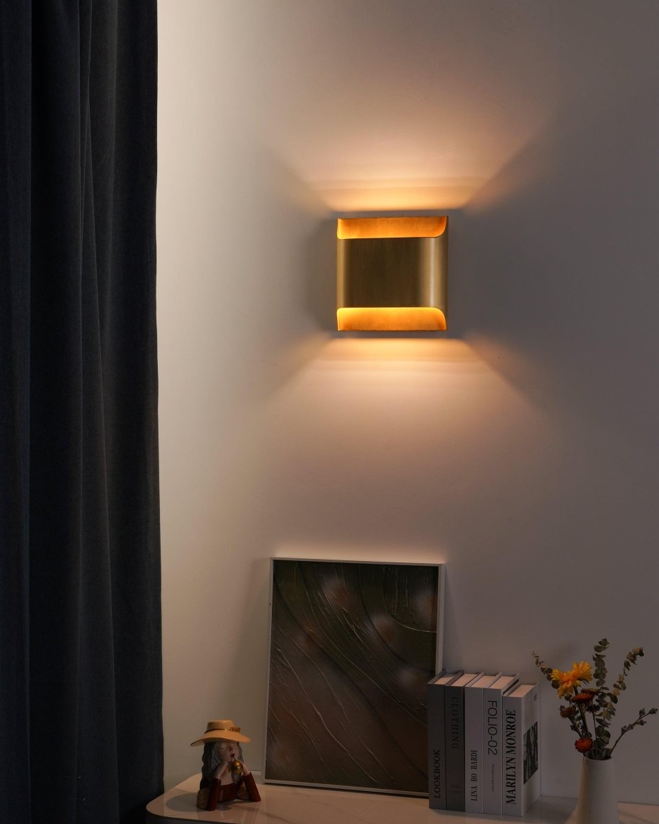 Messing-Wandleuchte mit sanftem LED-Bogen für Flure und Wohnzimmer
