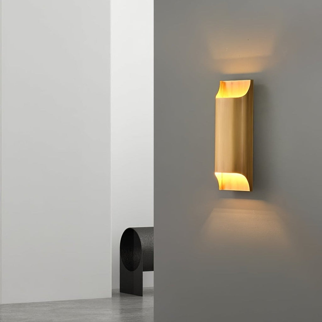 Messing-Wandleuchte mit sanftem LED-Bogen für Flure und Wohnzimmer