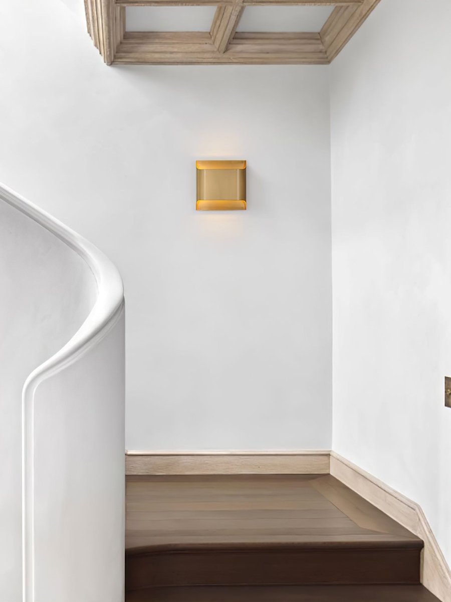 Messing-Wandleuchte mit sanftem LED-Bogen für Flure und Wohnzimmer