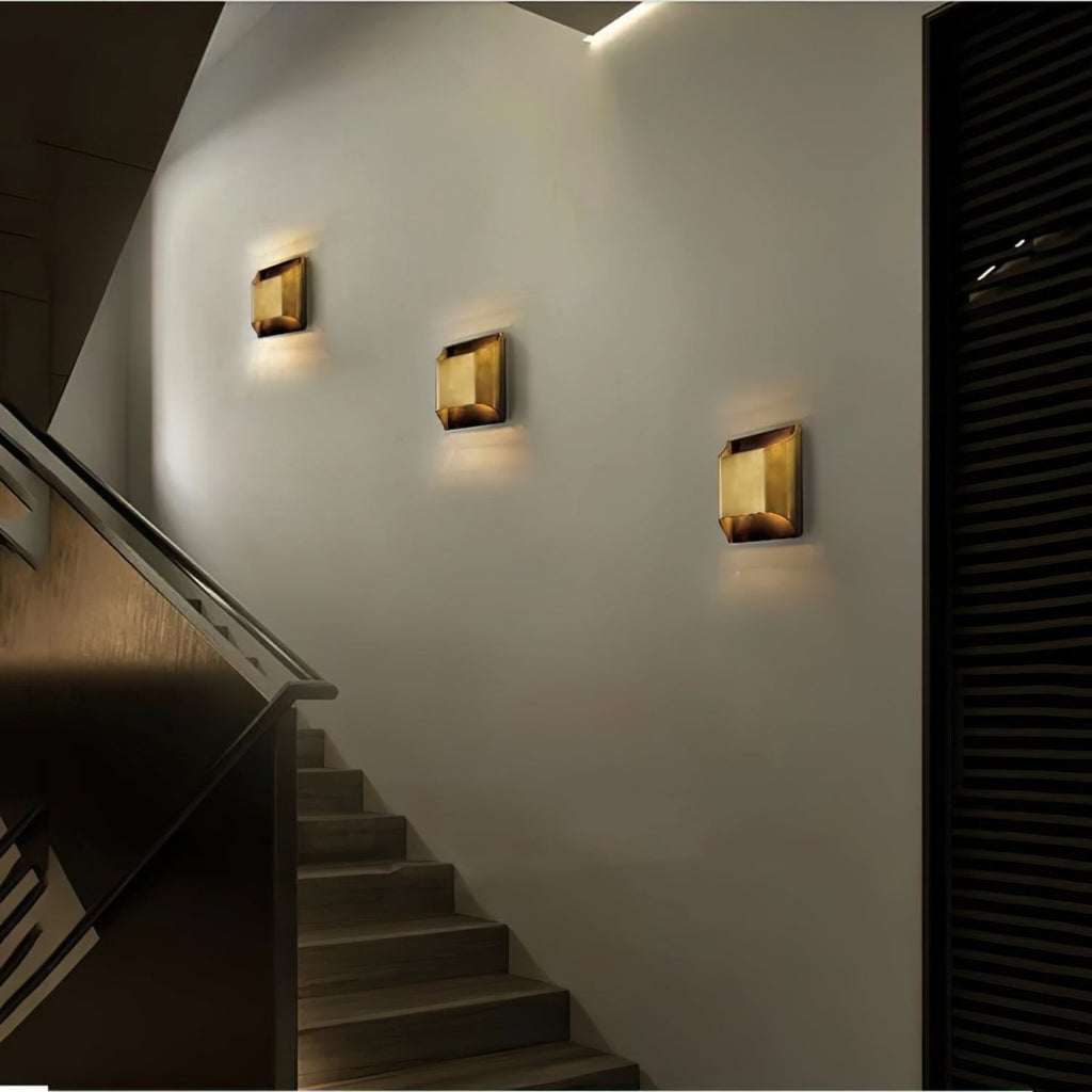 Messing-Wandleuchte mit sanftem LED-Bogen für Flure und Wohnzimmer