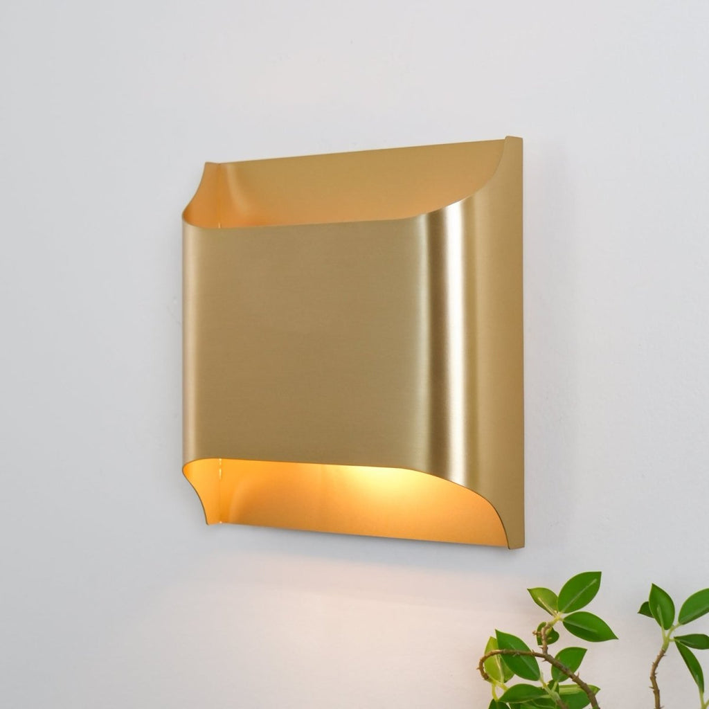 Messing-Wandleuchte mit sanftem LED-Bogen für Flure und Wohnzimmer