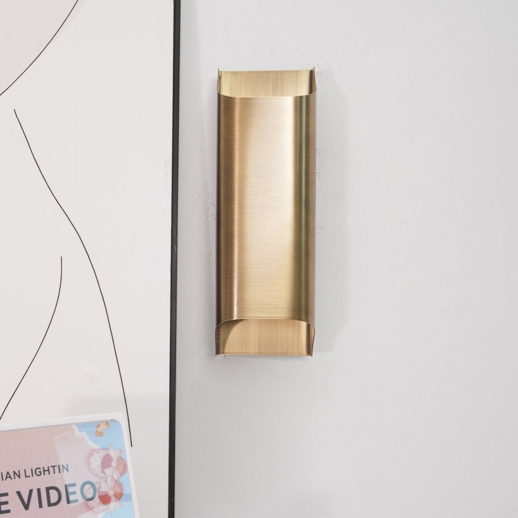 Messing-Wandleuchte mit sanftem LED-Bogen für Flure und Wohnzimmer