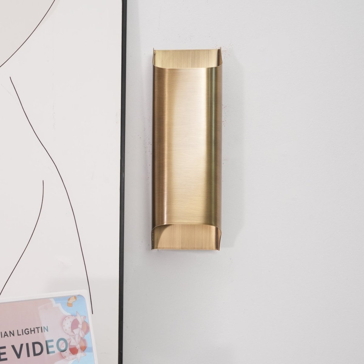Messing-Wandleuchte mit sanftem LED-Bogen für Flure und Wohnzimmer